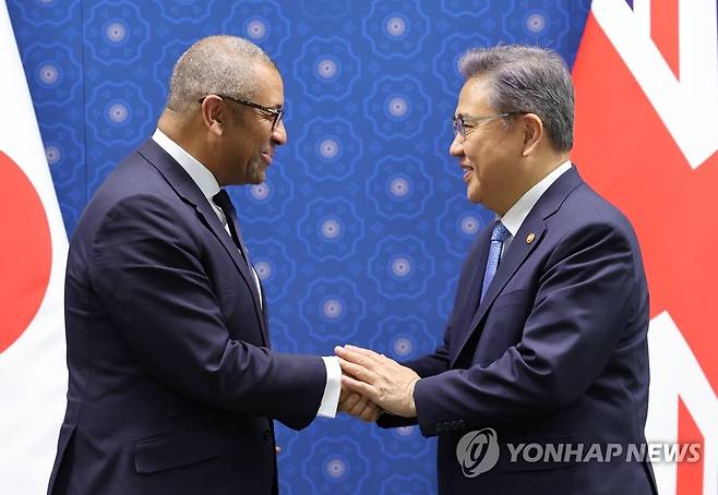 영국 외교장관 만난 박진 장관 (서울=연합뉴스) 한상균 기자 = 박진 외교부 장관이 28일 정부서울청사에서 제임스 클리버리 영국 외무부 장관과 제7차 한영 외교장관 전략대화를 하고 있다. 2022.9.28 xyz@yna.co.kr