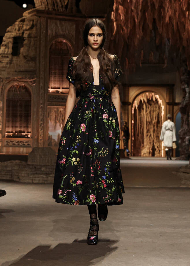사진 : 프랑스 럭셔리 브랜드 디올(Dior), 프랑스 파리 튈르리 정원 '2023 봄-여름 레디-투-웨어 패션쇼' ⓒDior