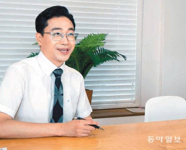 이민 한국보건의료연구원 정책연구팀장은 미용주사를 맞기 전에 식품의약품안전처에서 허가한 사항을 한 번쯤은 살펴보라고 권했다. 이진한 기자 likeday@donga.com