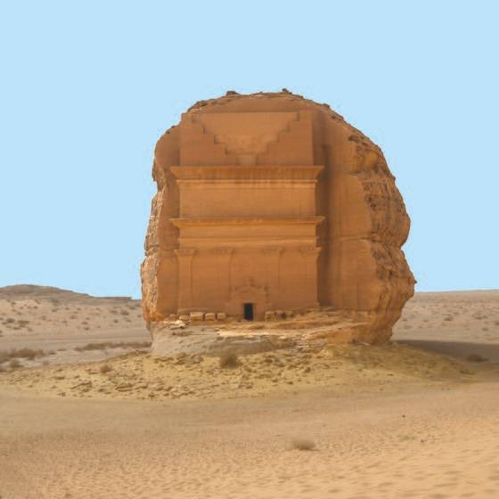 '외딴 성' 이라는 이름으로 알려진 암석 무덤. 알룰라 헤그라 고대 유적지에서 가장 상징적인 무덤이다. 위에서 아래로 내려가면서 조각을 한 것이 특징이다.[사진 미셸 드 유고슬라비]