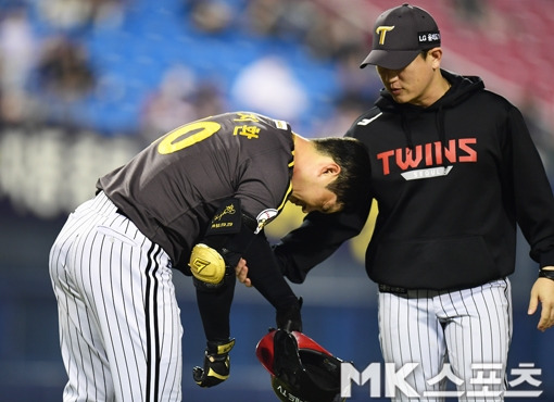 오지환이 몸에 맞았을 때 모두가 화들짝 놀랐다. 사진(서울 잠실)=김재현 기자