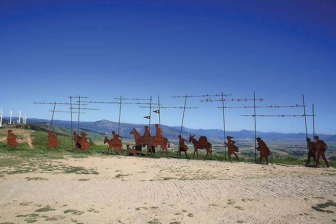 용서의 언덕, 엘 페르돈에 있는 순례를 주제로 만든 설치작품.