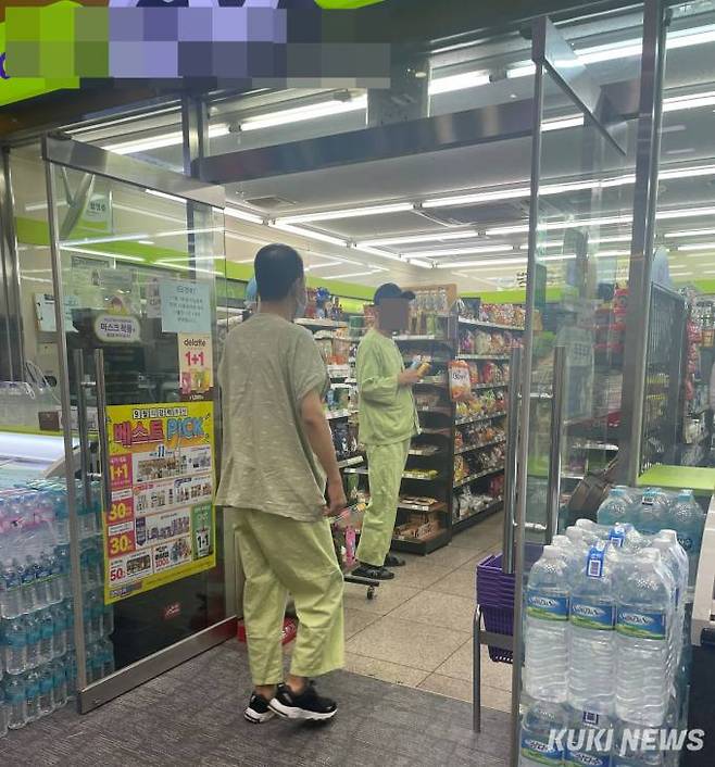 한 병원 내부에 위치한 편의점. 환자들로 북적이고 있다.&nbsp; &nbsp;사진=박선혜 기자