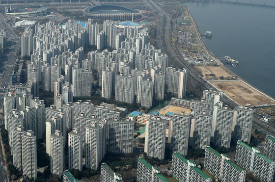 서울 송파구 롯데월드타워 서울스카이에서 바라본 아파트 단지. 2022.4.5/뉴스1