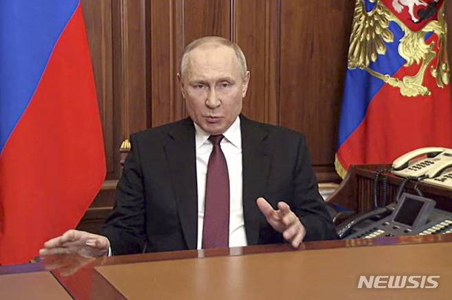 [모스크바=AP/뉴시스] 블라디미르 푸틴 러시아 대통령이 지난 2월24일(현지시간) 대국민 연설을 통해 우크라이나에 대한 침공, 이른바 '특별 군사 작전' 개시를 발표하고 있다.