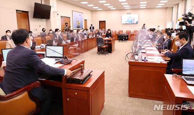 [서울=뉴시스] 전진환 기자 = 지난 26일 국회 산업통상자원중소벤처기업위원회 전체회의가 열리고 있다. (공동취재사진) 2022.09.26.  photo@newsis.com