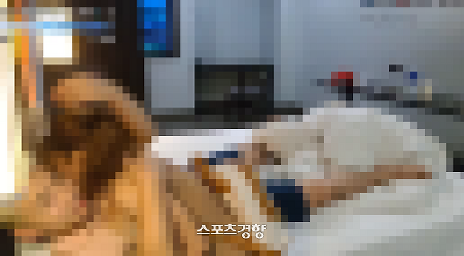 아프리카TV 유명 BJ A씨가 별풍선 등을 벌게해준다며 성폭행을 시도하려다 미수에 그치고 피해자를 자신의 방송에서 비방한 혐의로 법정구속됐다. A씨는 최근까지 개인방송을 진행하기도 했다. 아프리카TV 방송화면 캡처