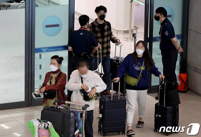 해외 입국자들이 21일 인천국제공항 1터미널을 통해서 입국하고 있다. 2022.9.21/뉴스 ⓒ News1 장수영 기자