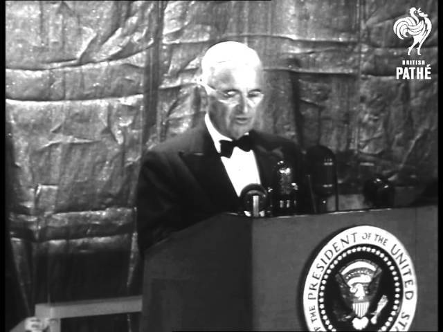 1952년 해리 트루먼 대통령이 민주당 행사 연설에서 대선 출마 포기 의사를 밝히는 모습. 해리 트루먼 대통령 도서관 동영상 캡처