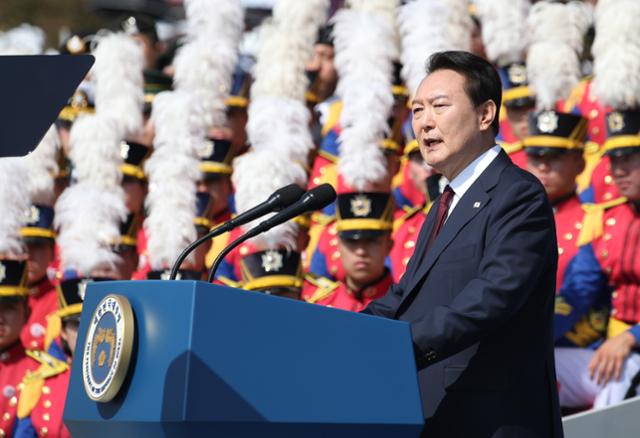 윤석열 대통령이 1일 충남 계룡대에서 열린 건군 제74주년 국군의 날 기념식에서 기념사를 하고 있다. 계룡=뉴시스