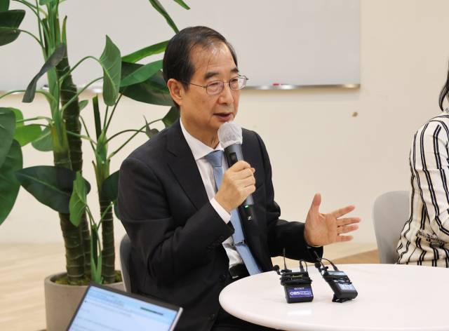 한덕수 국무총리가 지난 달 29일 정부서울청사에서 열린 출입 기자 간담회에서 발언하고 있다. 연합뉴스