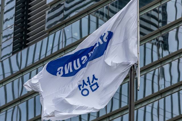 ▲ 서울 서초구 삼성 서초 사옥에 걸린 삼성 깃발.