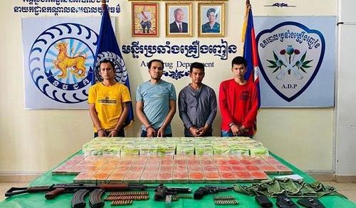 캄보디아 당국에 체포된 마약 범죄 용의자들 [일간 크메르타임스 사이트 캡처. 재판매 및 DB 금지]