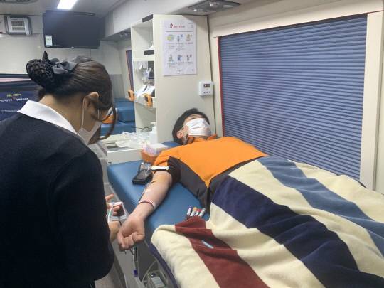 영동소방서 직원들이 헌혈참석 모습. 사진=영동소방서 제공