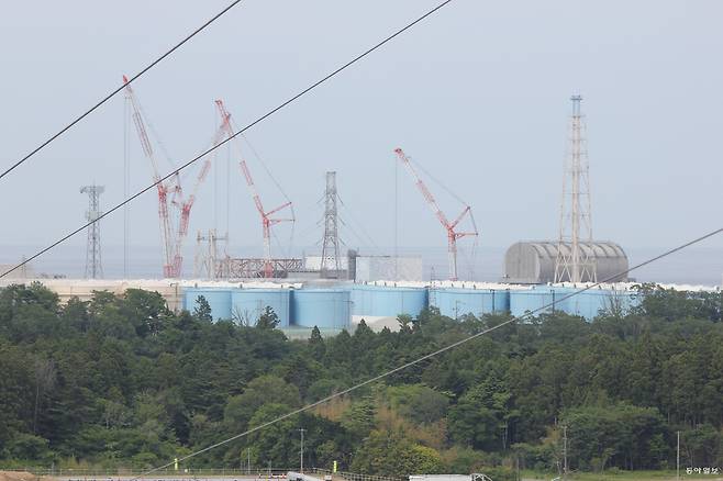 일본 후쿠시마 제1원자력발전소 전경. 오염수는 파란색 탱크에 담겨 있다. 오쿠마=이상훈 특파원 sanghun@donga.com