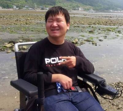 지체장애 1급으로 2016년 경남대 인문관 엘리베이터 설치를 이끌어낸 고 윤종훈 장애인 활동가. 향년 41. 지인 제공