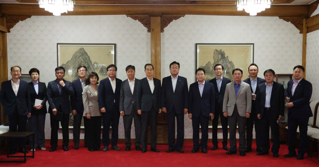 ▲ 국민의힘과 정부, 대통령실이 국회 국정감사를 하루 앞둔 3일 서울 종로구 총리공관에서 국민의힘 ‘정진석·주호영’ 투톱 체제 출범 후 두 번째로 고위 당정협의회를 열었다.연합뉴스