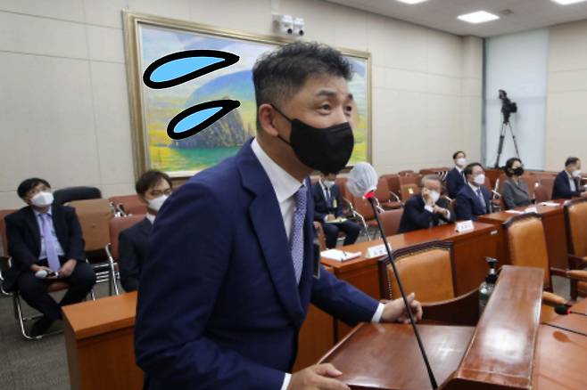 카카오 창업주 김범수 의장은 지난해 국정감사에서 ‘진땀’을 뺐다. 김 의장이 “죄송하다”며 연신 고개를 숙였다.