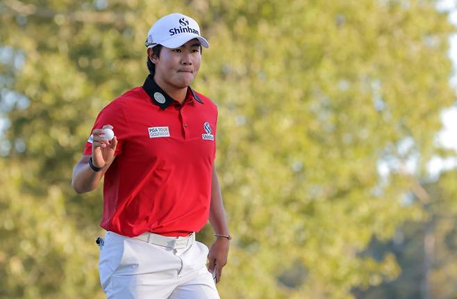 김성현이 3일 미국 미시시피주 잭슨의 잭슨CC에서 열린 PGA 투어 샌더슨 팜스 챔피언십 최종라운드 17번홀에서 버디를 잡고 인사하고 있다. ｜게티이미지