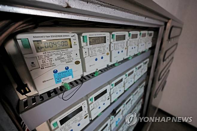 서울 시내의 한 오피스텔에 설치된 전기계량기 [연합뉴스 자료사진]