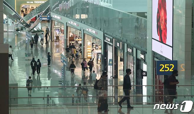 29일 인천국제공항 제2터미널 면세점. 2022.9.29/뉴스1 ⓒ News1 임세영 기자