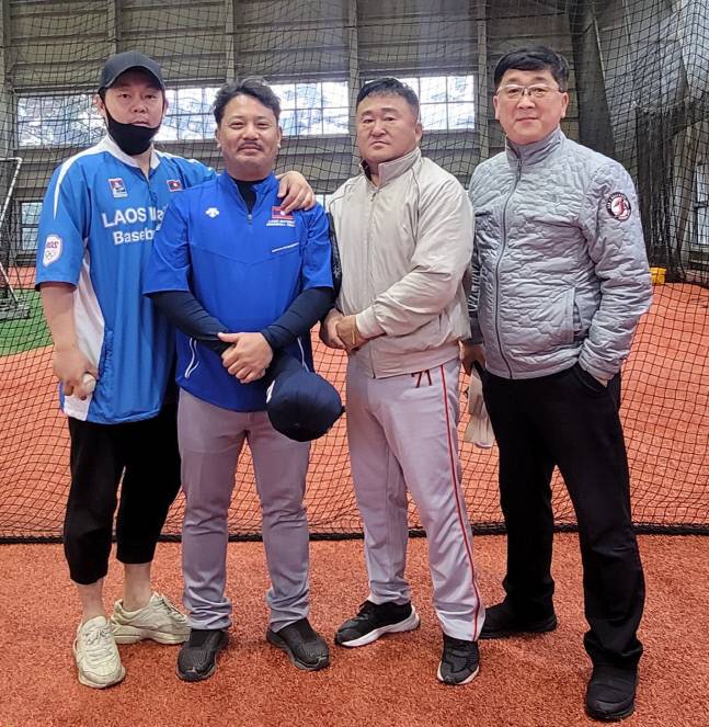 라오스 현지 스태프진 김상욱 전무-제인내 대표-임재원 구단주-조경원 단장(왼쪽부터). 사진제공 | 헐크 파운데이션