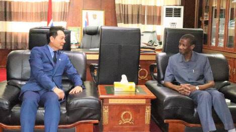 장성민 대통령실 미래전략기획관이 지난달 19일 감비아 바다라 알리우 쥬프 부통령과 면담하고 있다. 대통령실 제공