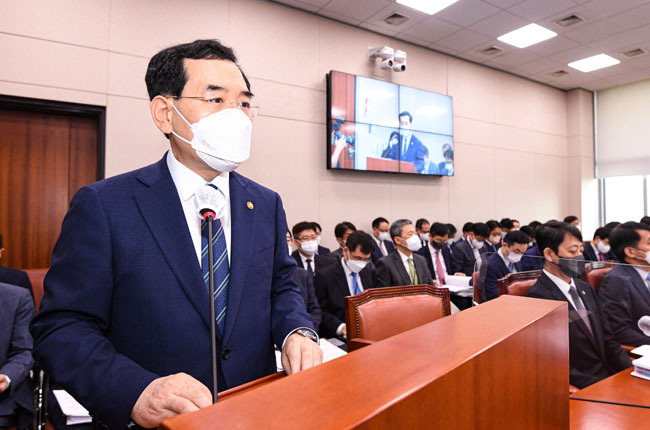 이창양 산업통상자원부 장관이 4일 오전 국회에서 열린 산업통상자원중소벤처기업위원회 국정감사에서 업무 보고를 하고 있다. 국회사진기자단