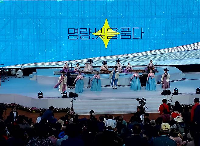 ​9월 30일 오후 6시 ​30분 개막식 식전 행사로 열린 전남도립국악단의 국악공연 ⓒ시사저널 정성환​​
