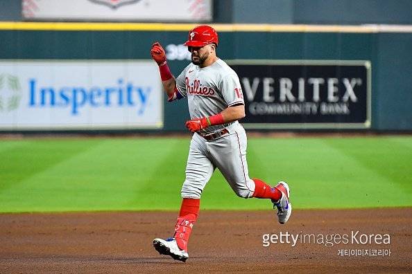 카일 슈와버(필라델피아)가 4일(한국시간) 휴스턴전 1회 솔로 홈런을 때려낸 뒤 베이스를 돌고 있다. 사진=게티이미지코리아