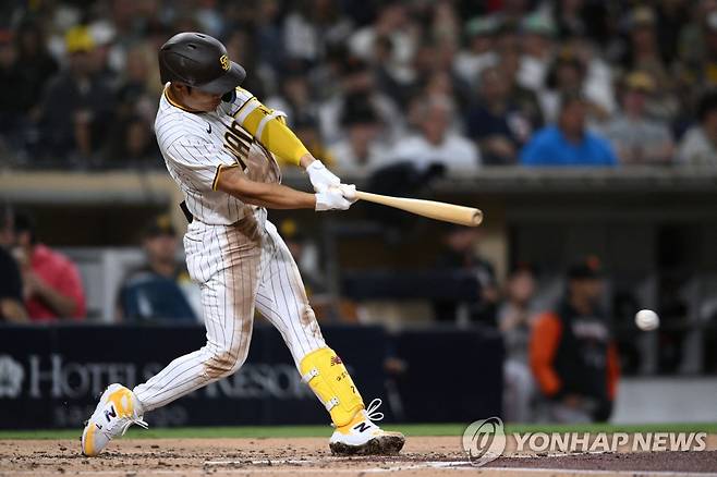 유격수 쪽 내야 안타 친 김하성  [USA 투데이/로이터=연합뉴스]