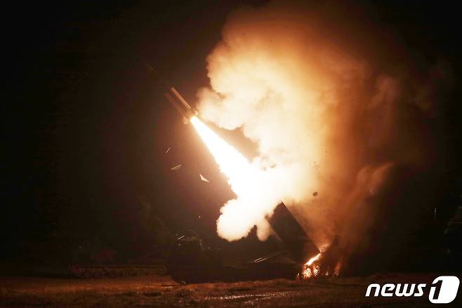 한미 연합 지대지미사일 사격. (합참 제공) 2022.10.5/뉴스1 ⓒ News1 민경석 기자