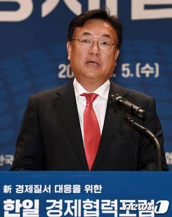 정진석 국민의힘 비상대책위원장이 5일 서울 여의도 국회 의원회관에서 열린 '신(新) 경제질서 대응을 위한 한일 경제협력포럼'에서 인사말을 하고 있다. (공동취재) 2022.10.5/뉴스1 ⓒ News1 허경 기자