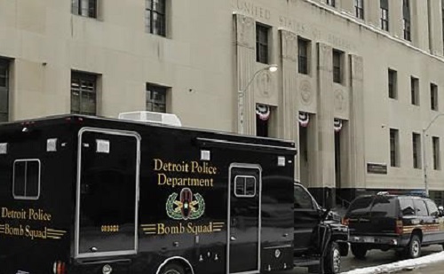 미국 디트로이트 연방법원 앞 경찰 특공대 차량. EPA 연합뉴스 자료사진