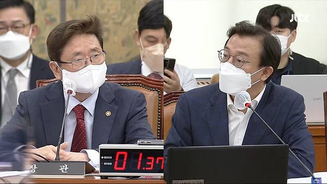 ▲박보균 문화체육관광부 장관이 5일 국회 문화체육관광위원회 소관 문체부 국정감사에서 전재수 더불어민주당 의원이 만화 윤석열차에 어느 부분이 누구의 명예를 훼손했느냐고 묻자 그에 답변하고 있다. 사진=JTBC 영상 갈무리