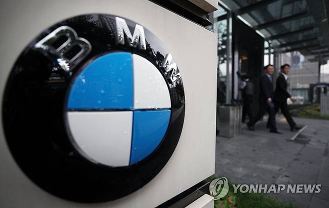 BMW, 누적판매 벤츠 제쳐…7년만에 수입차 1위 오를수도 [연합뉴스 자료사진]