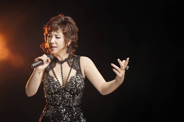 서주경은 96년에 발표한 '당돌한 여자'로 비로소 대중적인 인지도와 존재감을 알렸고, 일약 인기가수로 발돋움했다. 그의 인생곡으로 남은 이 곡은 가사에서부터 서주경 스타일의 당돌함이 뚝뚝 묻어난다. /SW엔터 제공