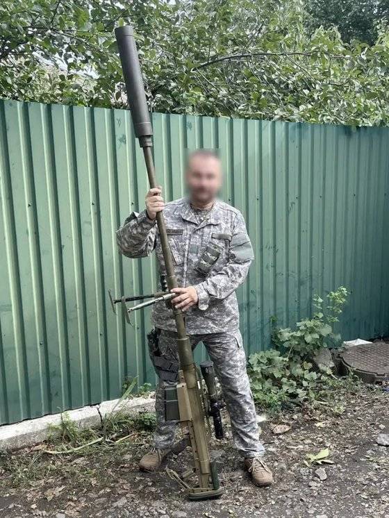 건장한 성인 남성의 키보다 클 정도로 전체 길이가 2m에 달하는 '스나이펙스 엘리게이터'. 사진 더선 캡처