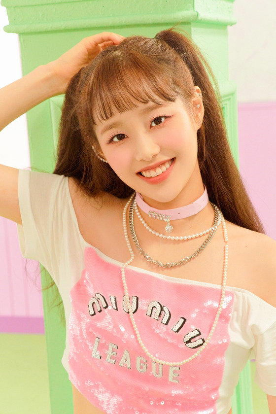 Chuu of Loona [BLOCKBERRY CREATIVE]