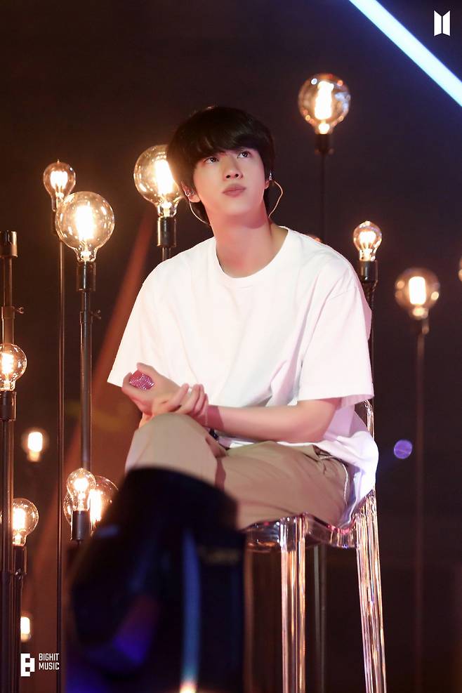 "김석진 민낯 예쁜 거 봐" 방탄소년단 진, 완벽 비주얼+환상 피지컬