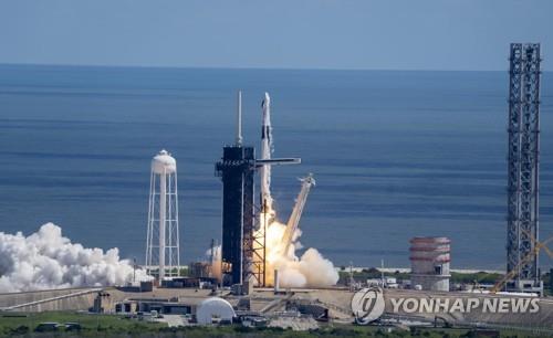 스페이스X의 '크루-5' 미션 로켓 발사 장면 [UPI 연합뉴스. 재판매 및 DB 금지]