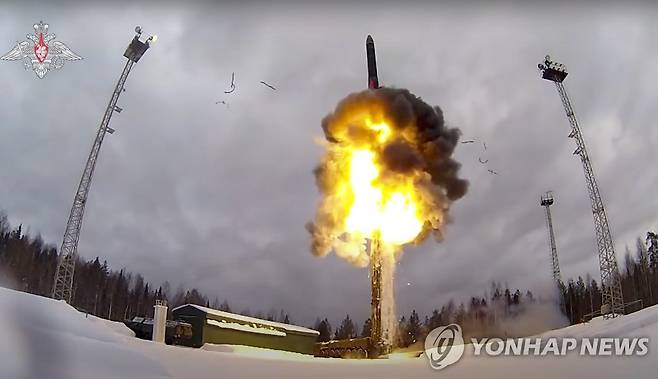 러시아 야르스 대륙간 탄도 미사일 올해 2월 19일 러시아가 플레세츠크 우주 기지에서 미사일 훈련으로 대륙간 탄도 미사일 야르스를 발사하는 모습. [AP 연합뉴스 자료사진. 재판매 및 DB 금지]