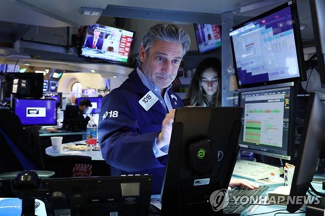 NYSE 입회장에 트레이더의 모습 [연합뉴스 자료사진]
