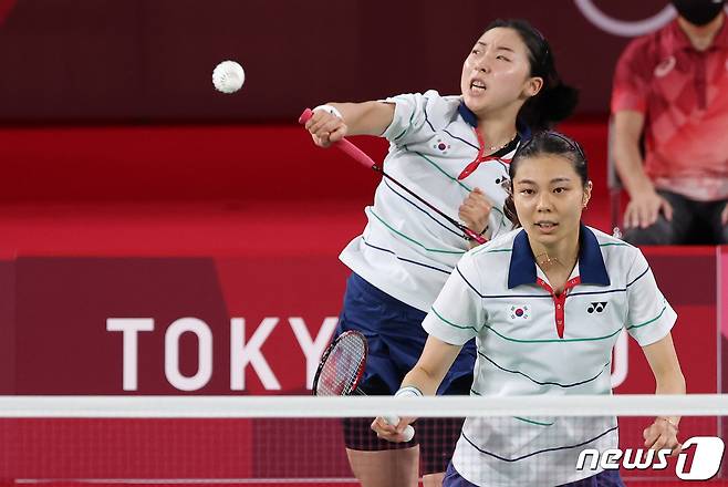 배드민턴 여자복식 세계랭킹 1위에 오른 김소영(앞)-공희용. /뉴스1 DB ⓒ News1 이재명 기자