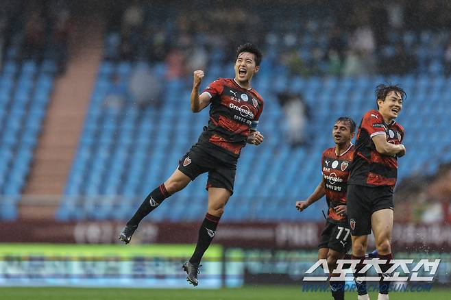 포항 신진호(왼쪽). 사진제공=프로축구연맹