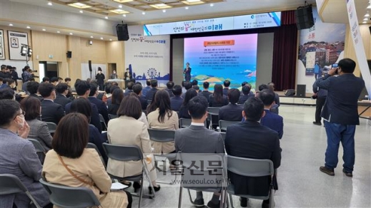 유정복 인천시장이 민선 8기 출범 100일 비전 선포식 및 기자설명회를 열고 있다.