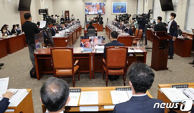 국정감사 첫 날인 4일 서울 여의도 국회에서 열린 교육위원회에서 교육부에 관한 국정감사가 열리고 있다. (공동취재) 2022.10.4/뉴스1 ⓒ News1 유승관 기자