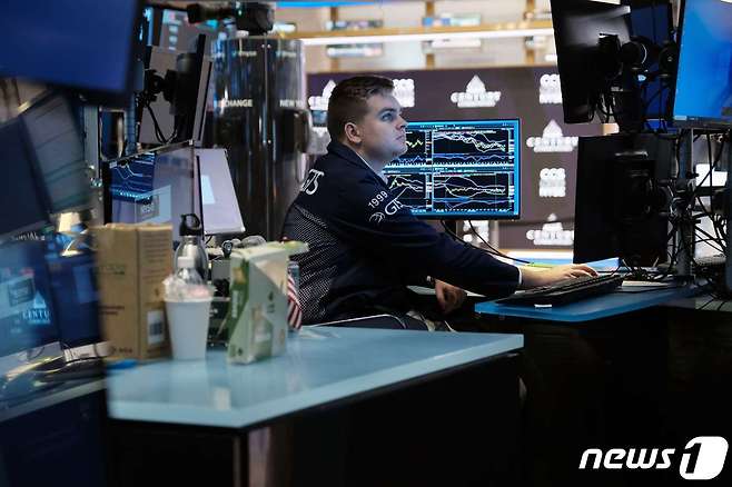 뉴욕증권거래소의 내부 객장 트레이더 ⓒ AFP=뉴스1