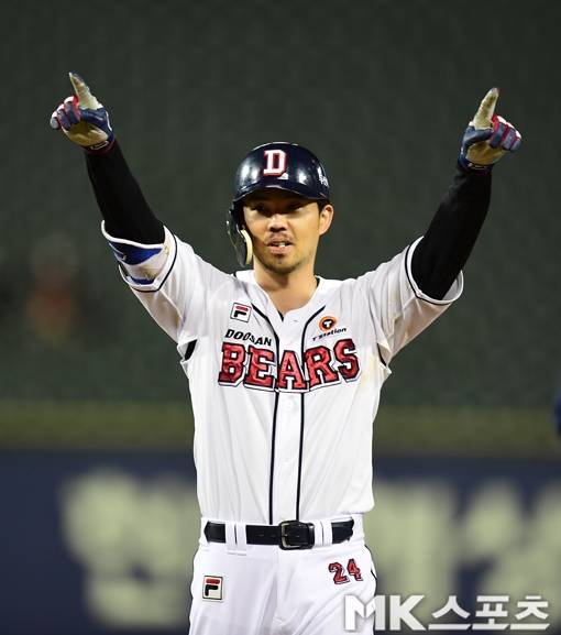 두산 오재원은 8일 잠실 키움전 8회 대타로 나와 기습 번트를 시도했다. 비록 안타가 되지는 않았지만 은퇴식을 앞둔 그의 마지막 타석은 재치 있었다. 사진=김재현 기자