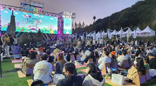 에버랜드 장미원에서 펼쳐진 '갤럭시 팬파티 제각각 캠크닉' 현장 전경ⓒ삼성전자